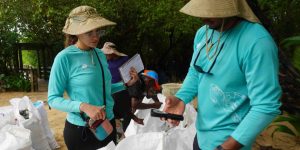 Fundacion-Cap-Cana-recolecta-mas-de-380-kilos-de-desechos-con-jornada-de-limpieza-en-Playa-Macao